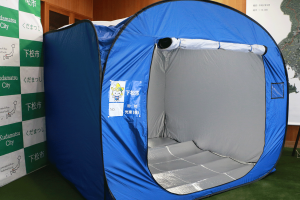 避難所でプライベート空間を保つことができるテント。