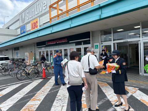 街頭広報店前