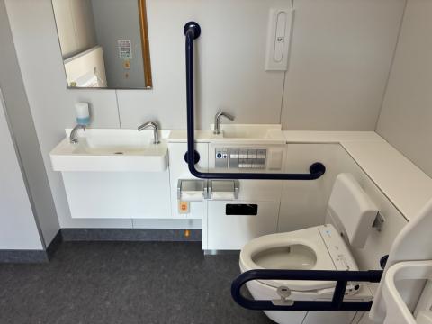 barrier-free-toilet04